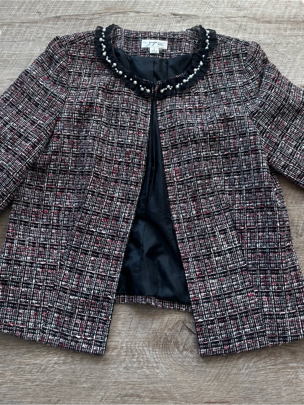 Pearl-Trim Tweed Cropped Blazer - Black & Red